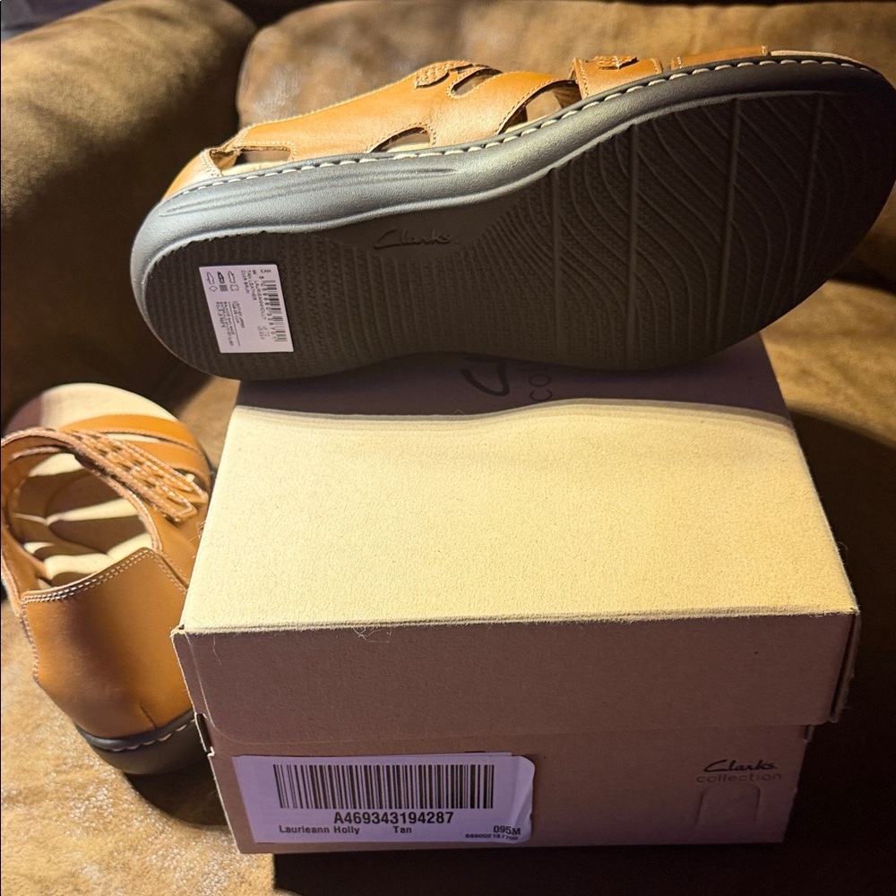 Clarks Tan Leather Sandals - Picture 5 of 9